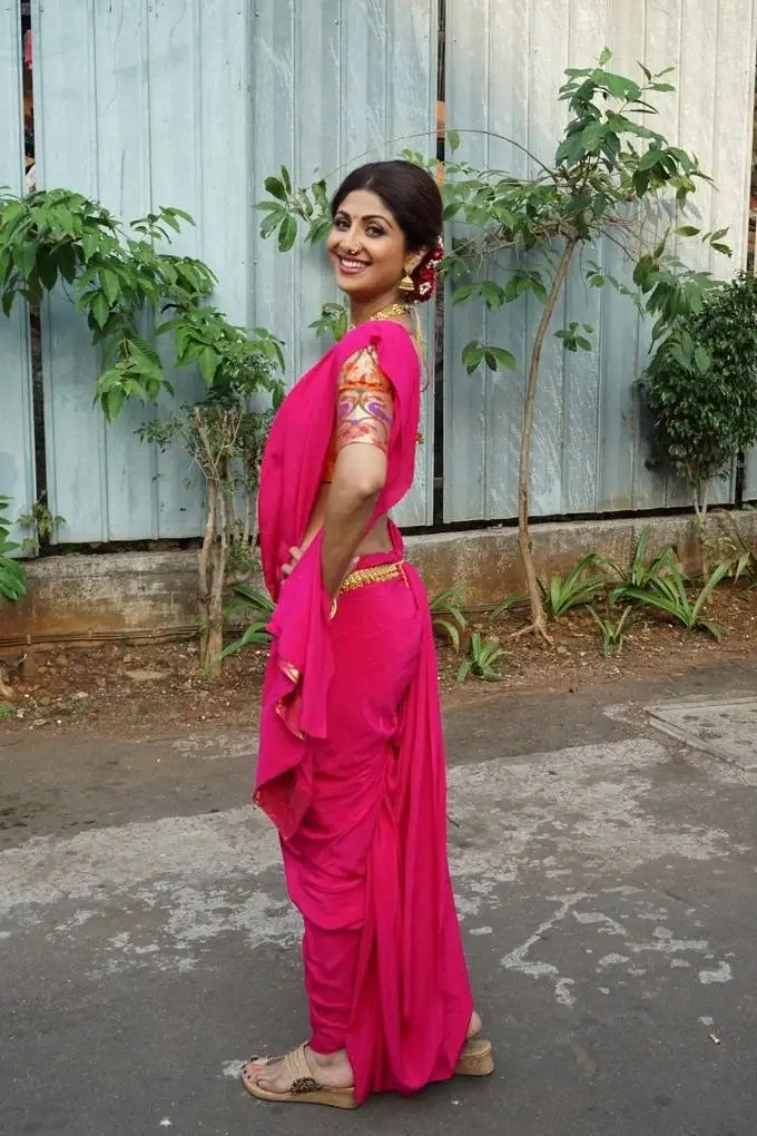 South Indian Model Shilpa Shetty In Traditional Pink Saree